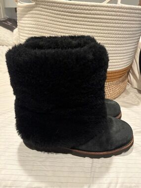 Women's UGG Maylin Black Sheepskin Shearling Fur Cuff Boots Suede Pull-On